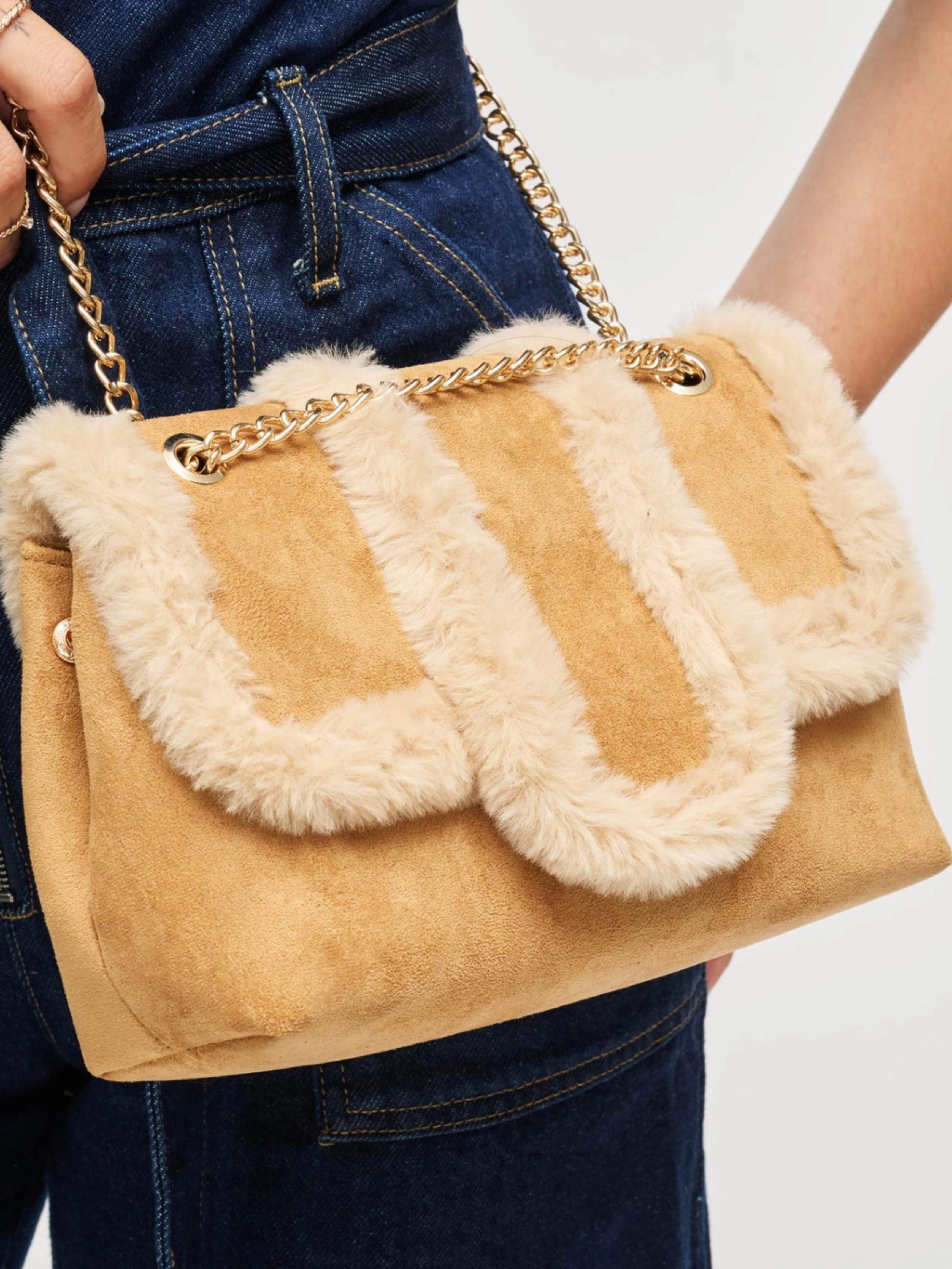 Livi Crossbody